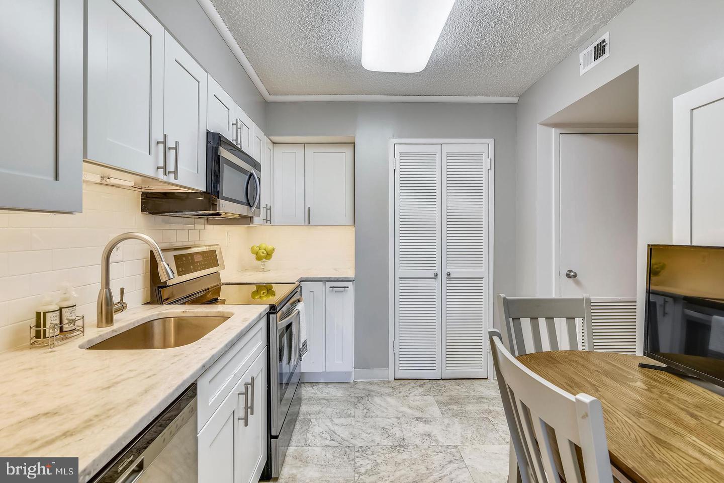 1808 Old Meadow Road, Unit 910 McLean, VA 22102 - Photo 2 of 28 Kitchen with plenty of counter space/cabinets.