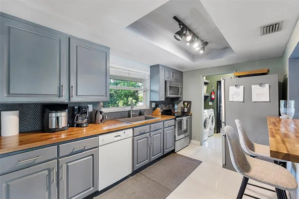 $6,500 | 5260 Northeast 17th Terrace, Fort Lauderdale, FL 33334