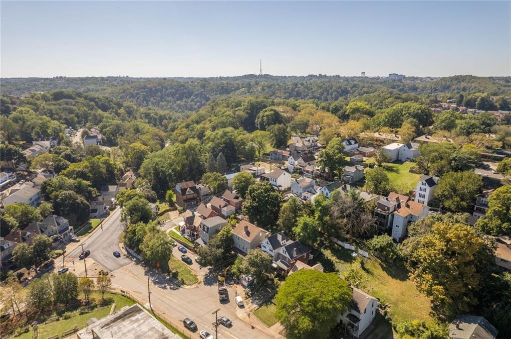324 Merrimac Street Pittsburgh, PA 15211 - Photo 34 of 37 an aerial view of residential house with green space