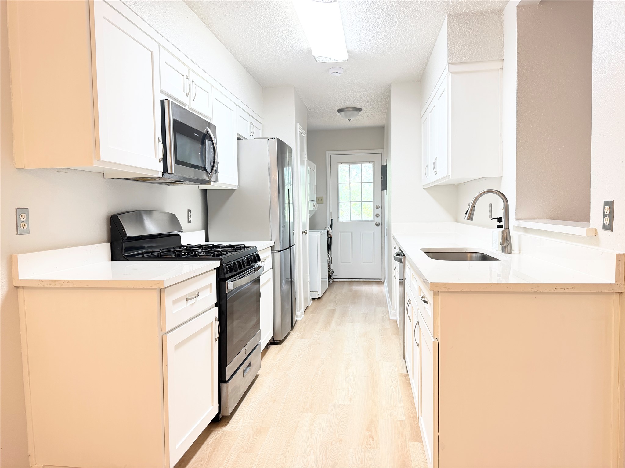 1915 Margalene Way, Unit B Austin, TX 78728 - Photo 10 of 20