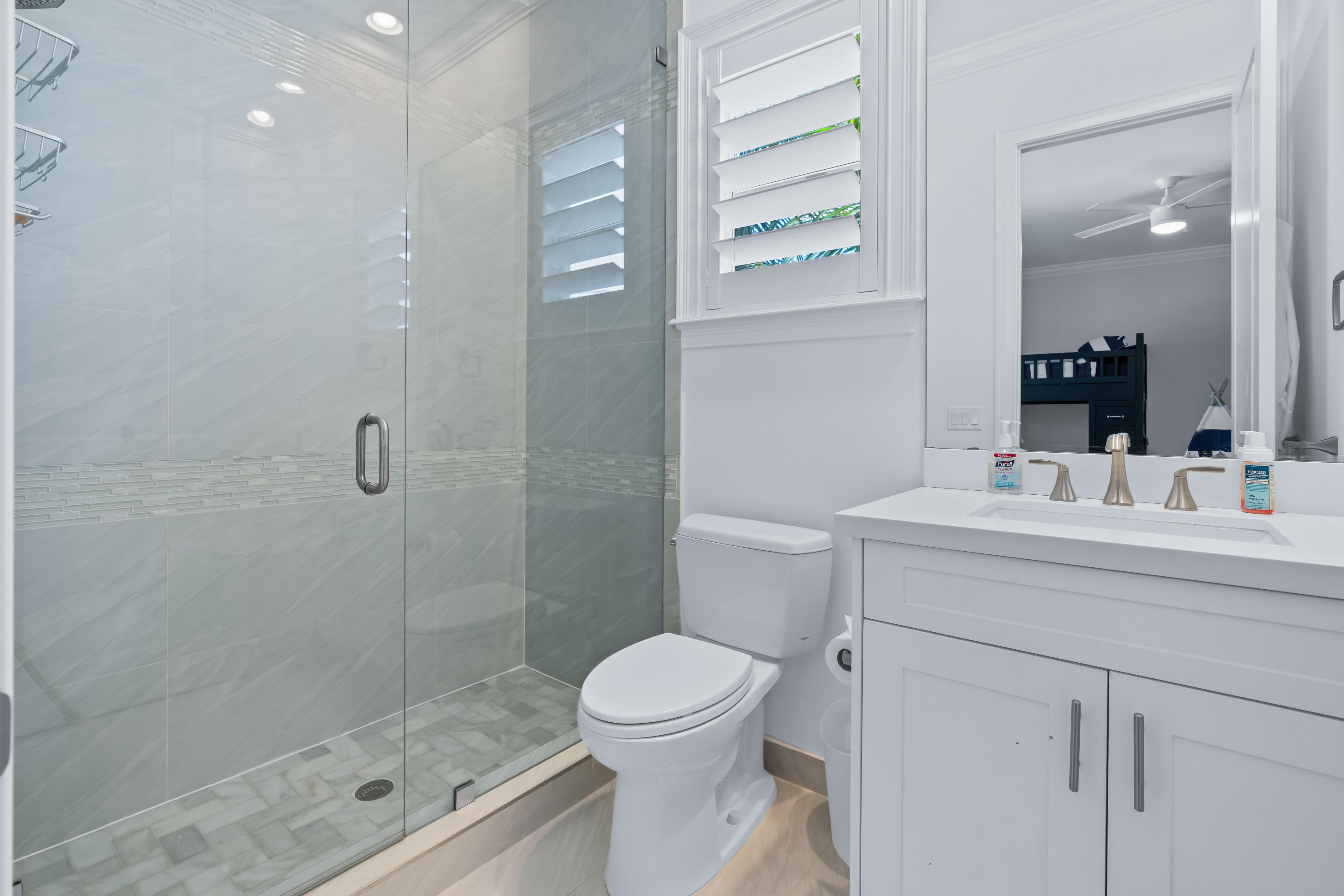 11373 Teach Road Palm Beach Gardens, FL 33410 - Photo 30 of 43 Guest Bath