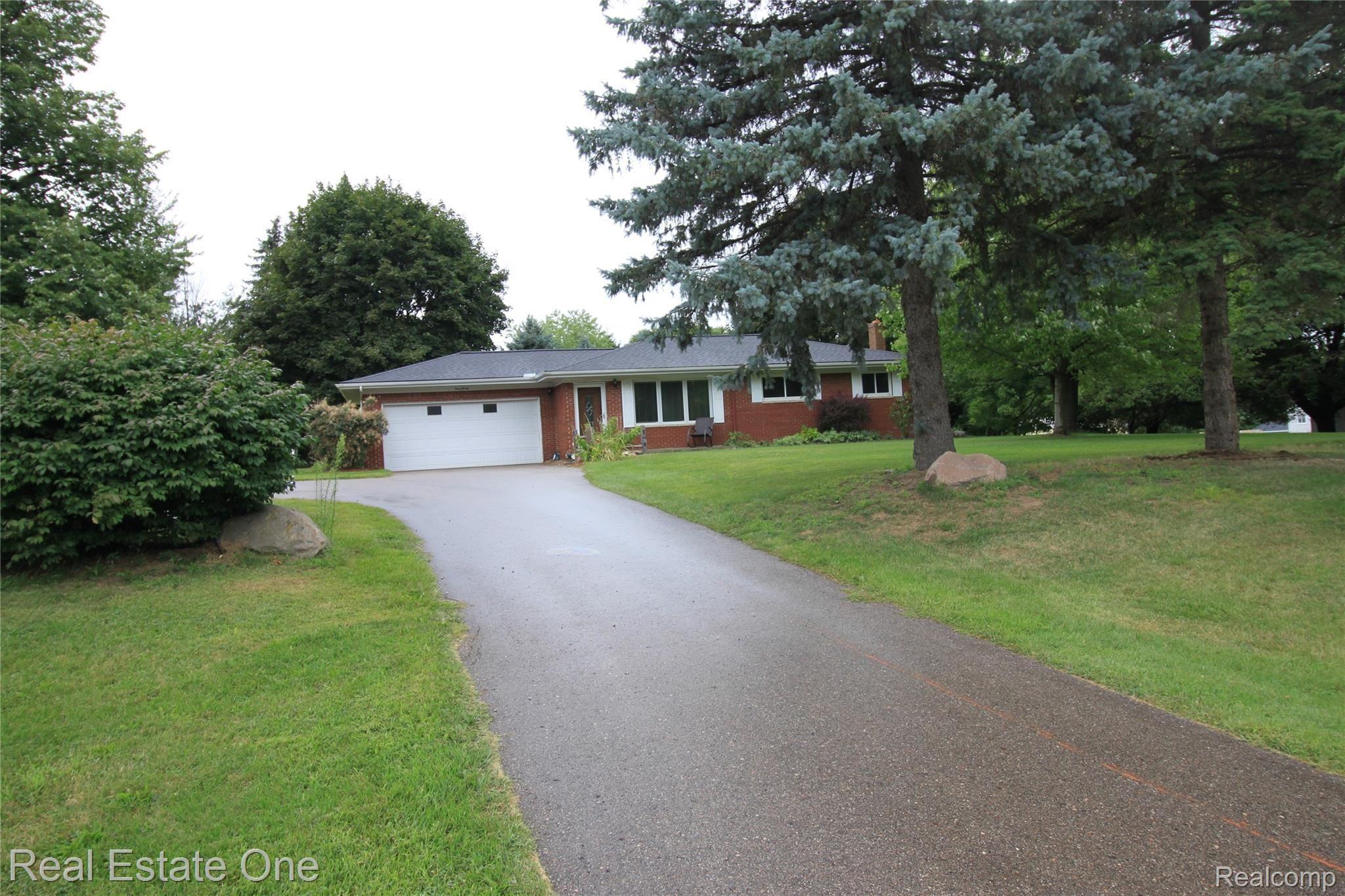340 South Baldwin Road Oxford, MI 48371 - Photo 6 of 30 IMG_4088 (1).JPG