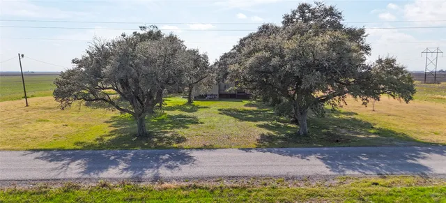 $245,000 | 676 County Road 426, El Campo, TX 77437