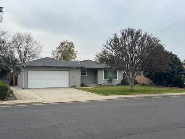 $359,000 | 1498 East Bolinger Way, Dinuba, CA 93618