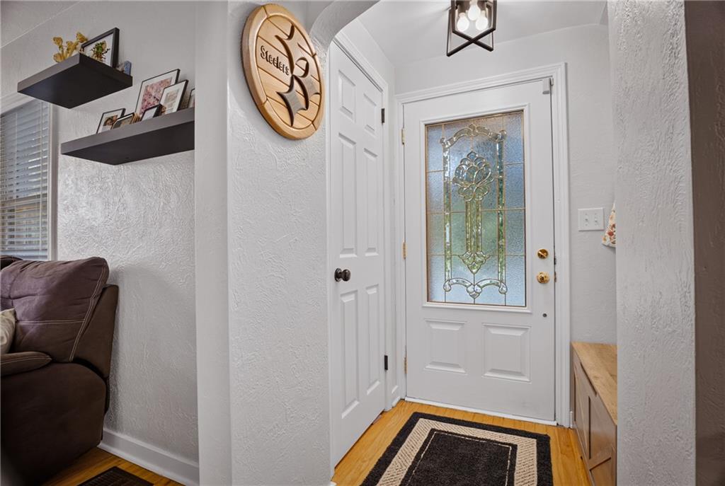 302 Lindsay Road Carnegie, PA 15106 - Photo 4 of 34 Gallery Image 4
