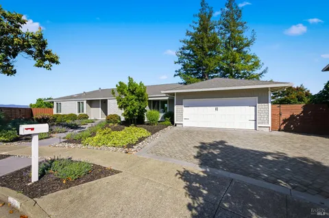 $1,650,000 | 3392 Royal Court, Napa, CA 94558