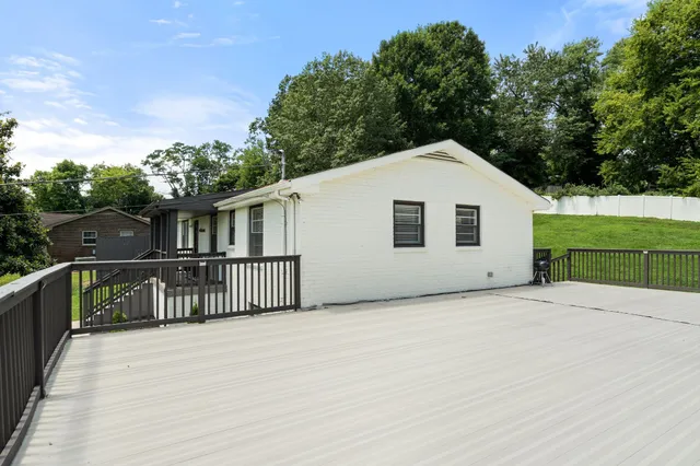 $565,000 | 213 Riverwood Drive, Hendersonville, TN 37075