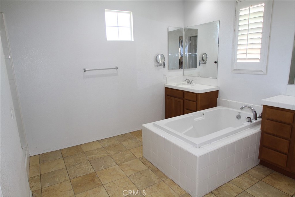 2660 West Madison Circle Anaheim, CA 92801 - Photo 29 of 52 a bathroom with a tub sink and mirror