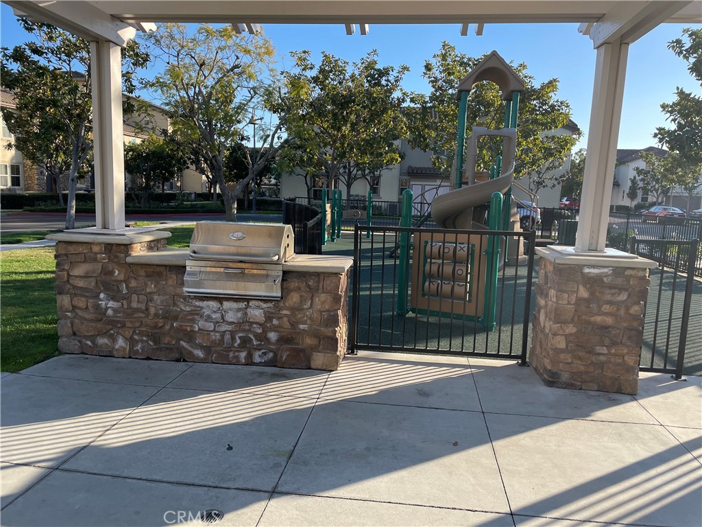 2660 West Madison Circle Anaheim, CA 92801 - Photo 46 of 52 a view of a outdoor space