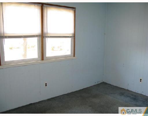 21 Piedmont Road Edison, NJ 08817 - Photo 6 of 6 an empty room with a window