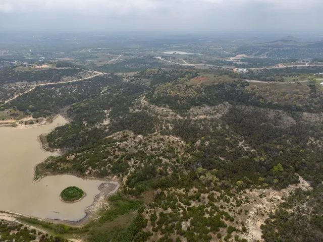 $2,500,000 | 108-and109 Oryx Cove, Blanco, TX 78606