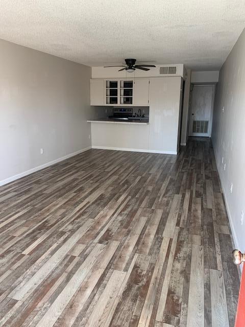 210 Pelham Road, Unit B220 Fort Walton Beach, FL 32547 - Photo 4 of 11 Living room