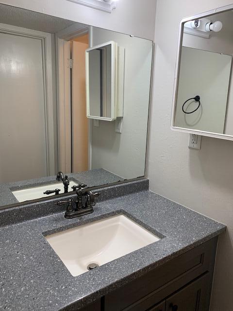 210 Pelham Road, Unit B220 Fort Walton Beach, FL 32547 - Photo 8 of 11 bathroom2
