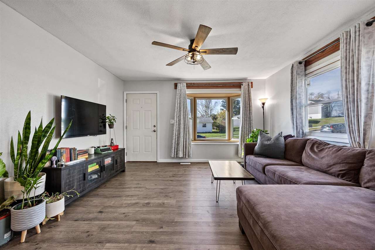 907 Cheyenne Road Northwest Cedar Rapids, IA 52405 - Photo 6 of 25 Gallery Image 6