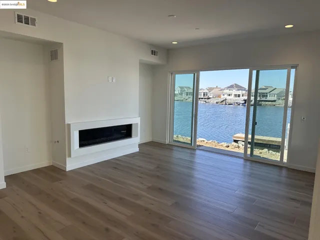 a view of a livingroom with furniture