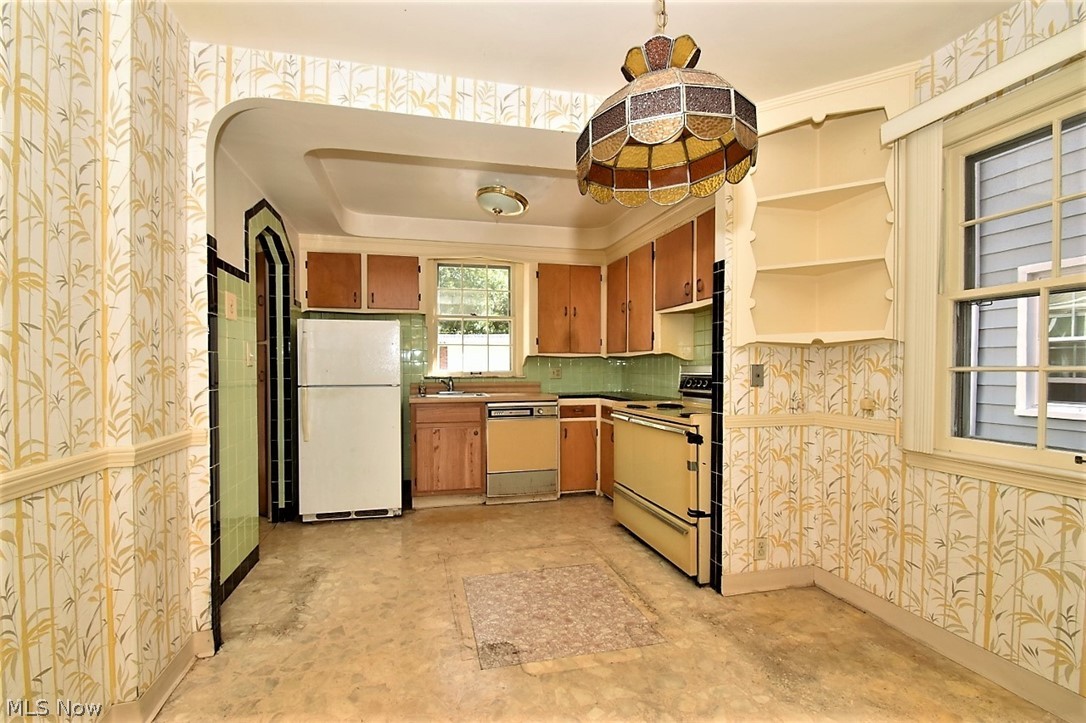 3675 Riedham Road Cleveland, OH 44120 - Photo 6 of 17