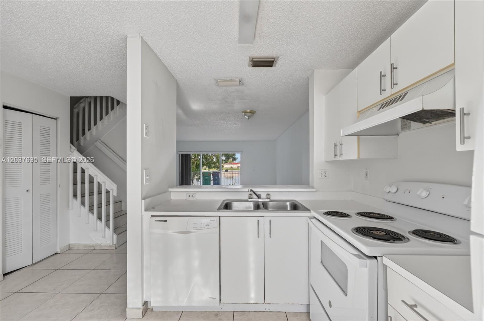 17378 Southwest 139th Court Miami, FL 33177 - Photo 3 of 36