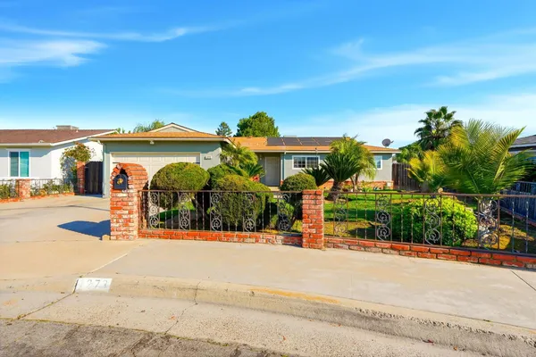 $469,000 | 1273 Bundy Avenue, Clovis, CA 93611