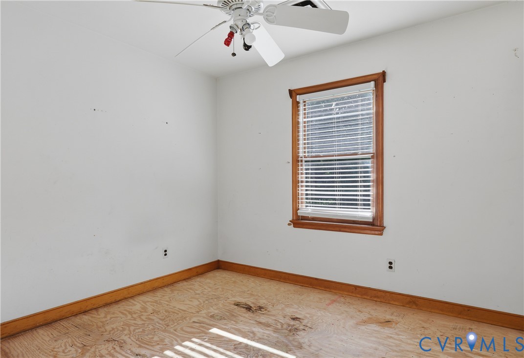 7660 Varann Road Henrico, VA 23231 - Photo 22 of 29 Wood-finish window trim, ceiling fan fixture, and
