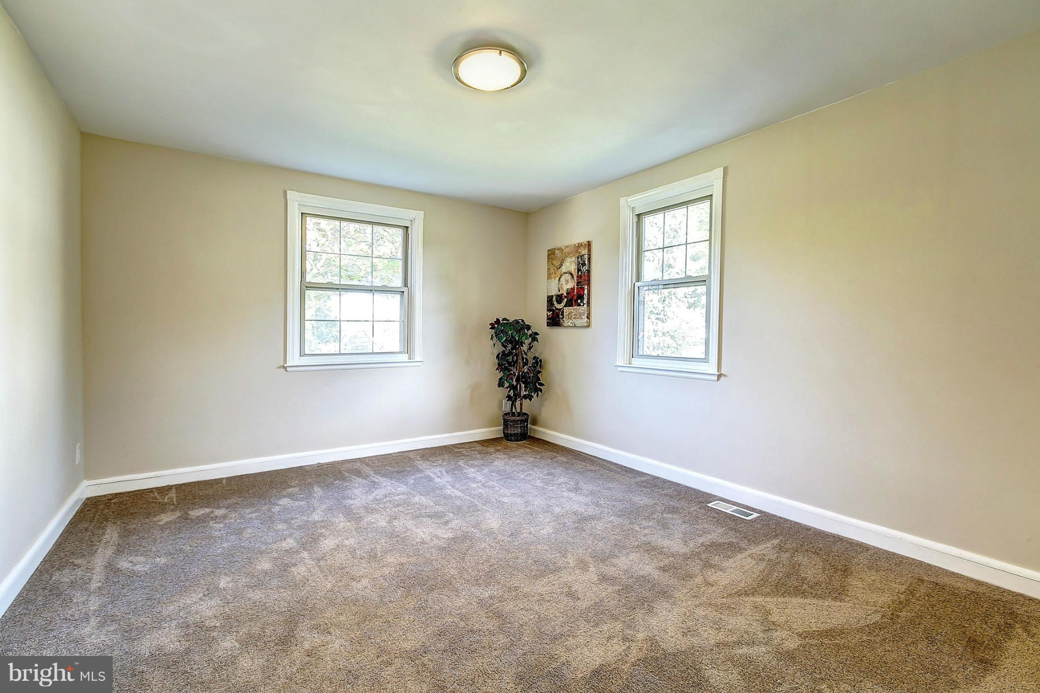 3023 Ridge Road Baltimore, MD 21244 - Photo 16 of 30 an empty room with windows
