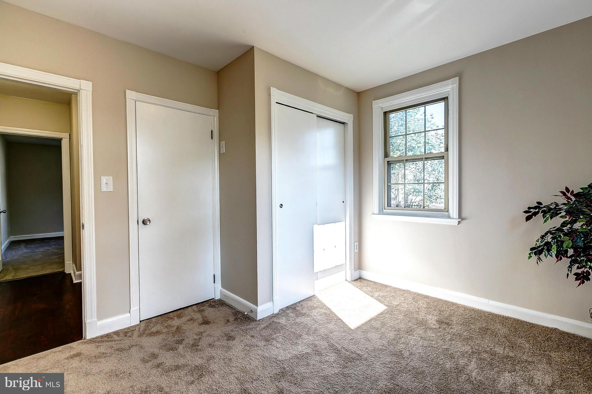 3023 Ridge Road Baltimore, MD 21244 - Photo 17 of 30 an empty room with windows and closet