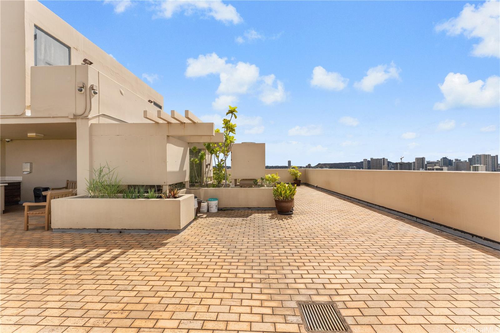 1505 Alexander Street, Unit 1205 Honolulu, HI 96822 - Photo 21 of 25 a view of a terrace with seating space
