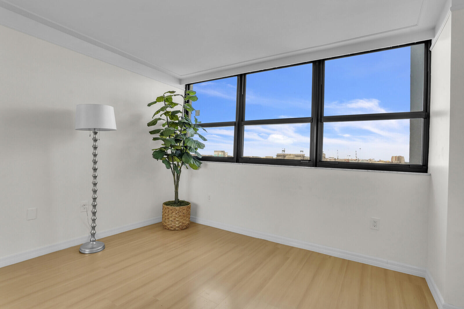 5600 North Flagler Drive, Unit 907 West Palm Beach, FL 33407 - Photo 28 of 48 a view of an empty room with a window