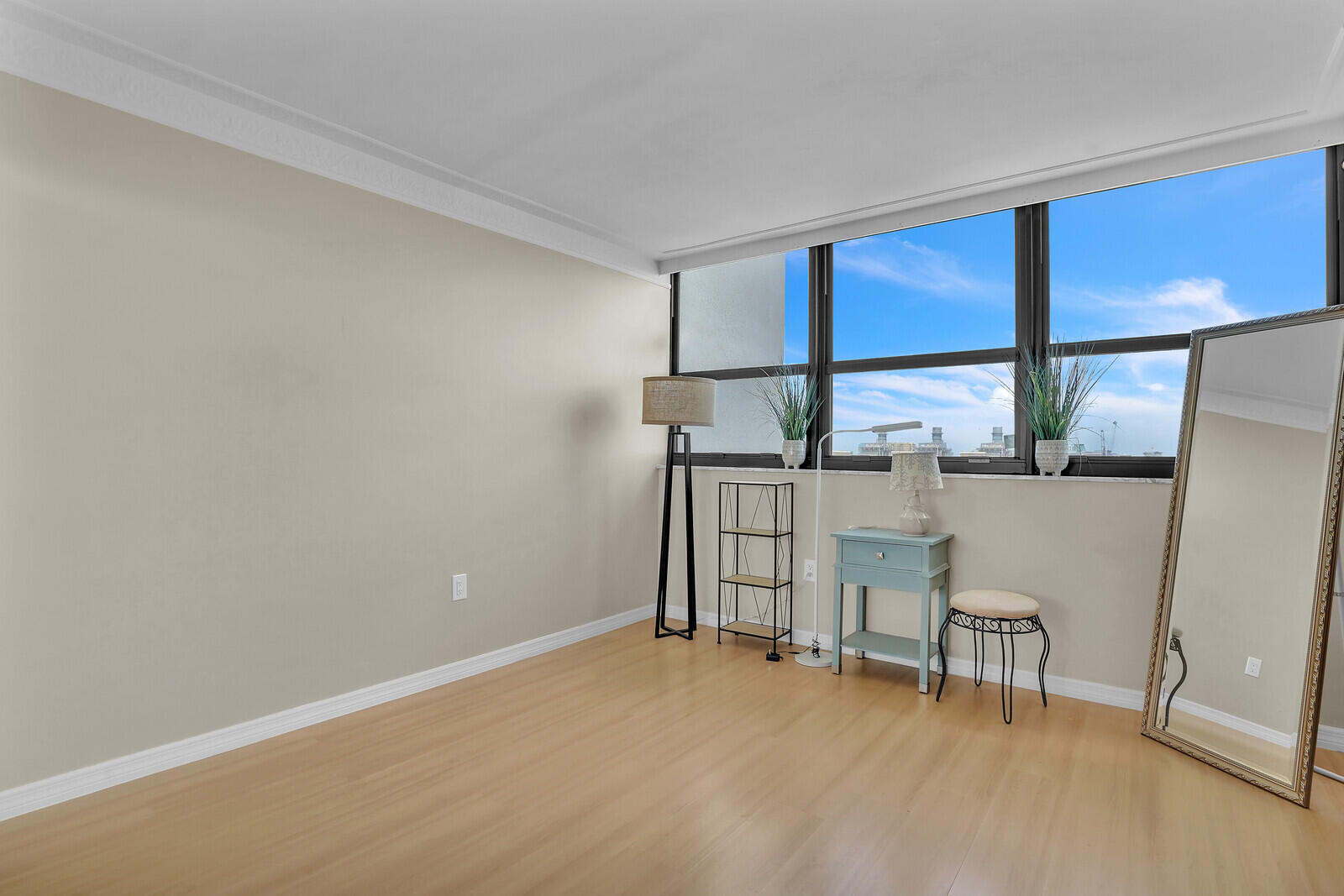 5600 North Flagler Drive, Unit 907 West Palm Beach, FL 33407 - Photo 30 of 48 a workspace with furniture and a window