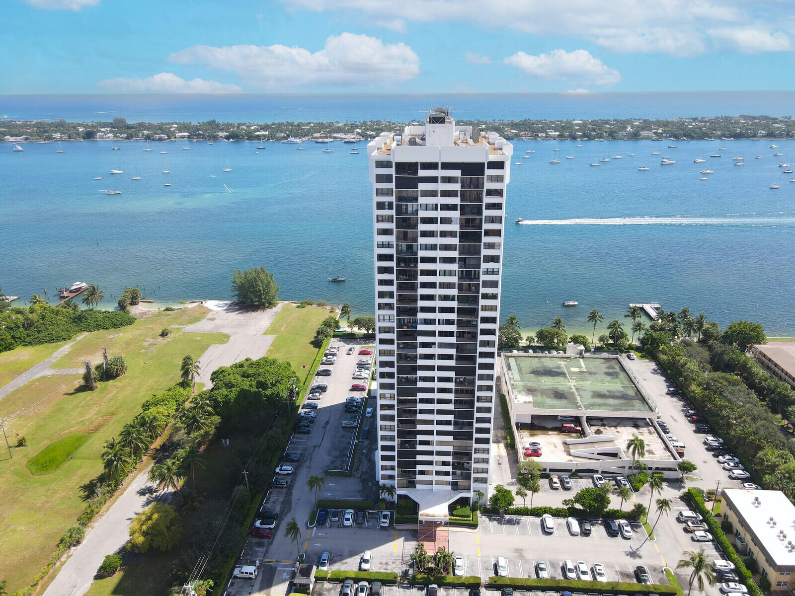 5600 North Flagler Drive, Unit 907 West Palm Beach, FL 33407 - Photo 37 of 48 a view of a city with ocean