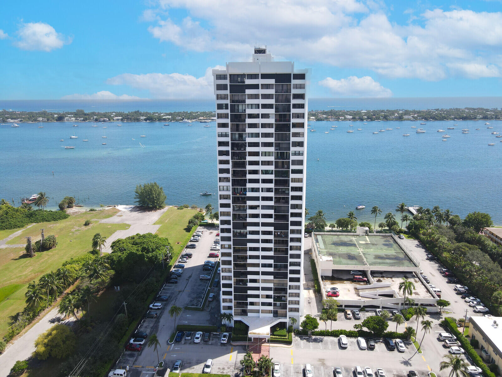 5600 North Flagler Drive, Unit 907 West Palm Beach, FL 33407 - Photo 40 of 48 a view of a city with ocean