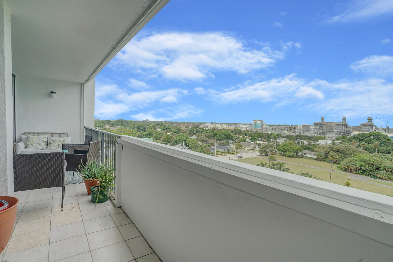 5600 North Flagler Drive, Unit 907 West Palm Beach, FL 33407 - Photo 46 of 48 a view of a terrace with a yard