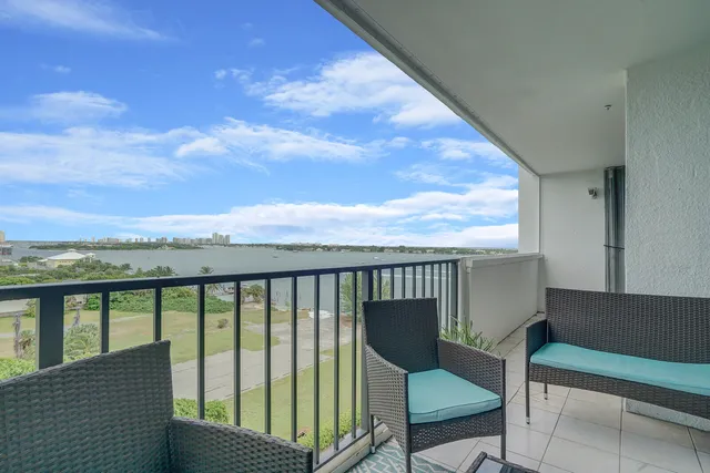 $465,000 | 5600 North Flagler Drive, Unit 907, West Palm Beach, FL 33407