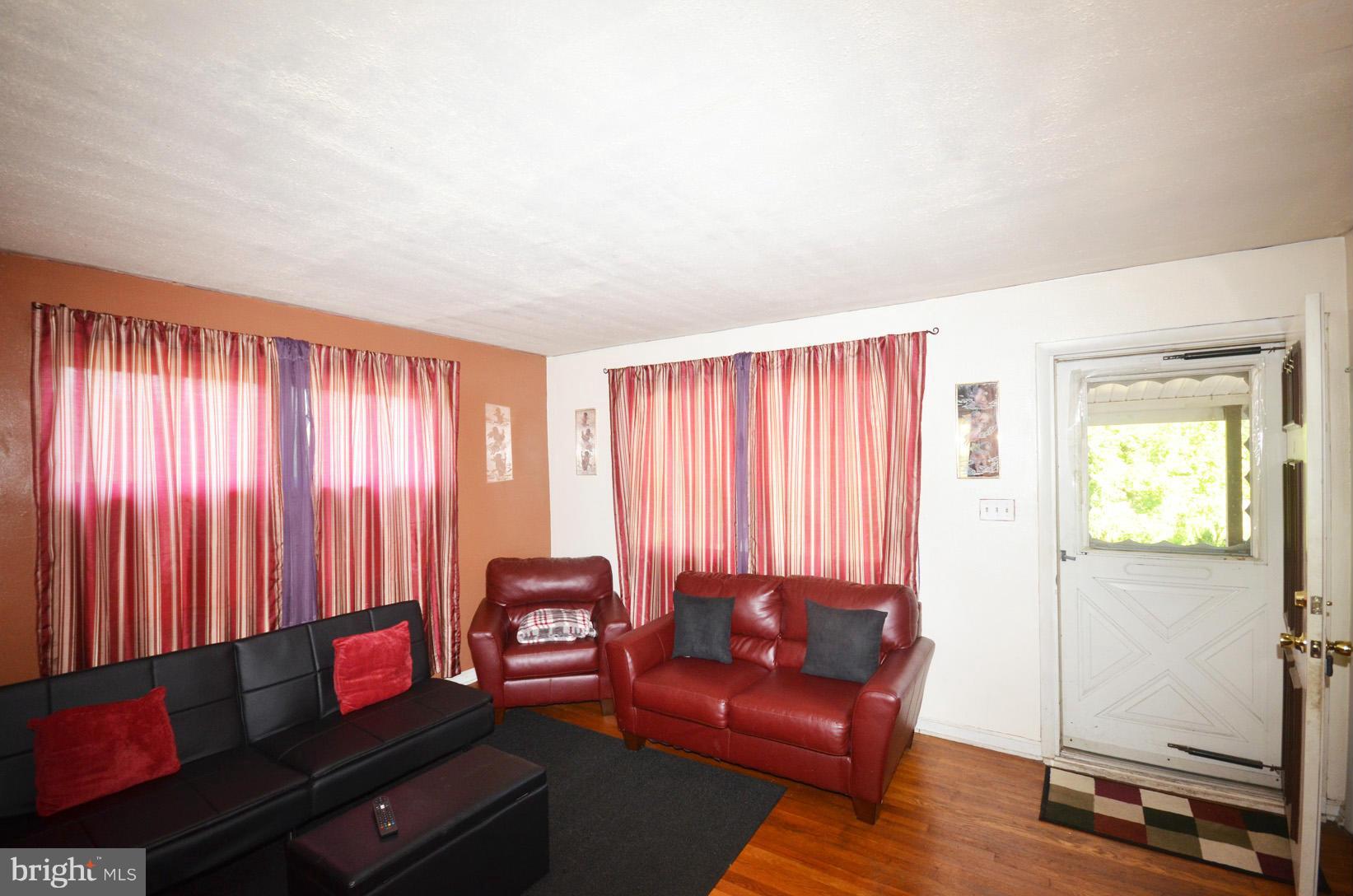 1411 Hopewell Avenue Baltimore, MD 21221 - Photo 2 of 26 Living Room