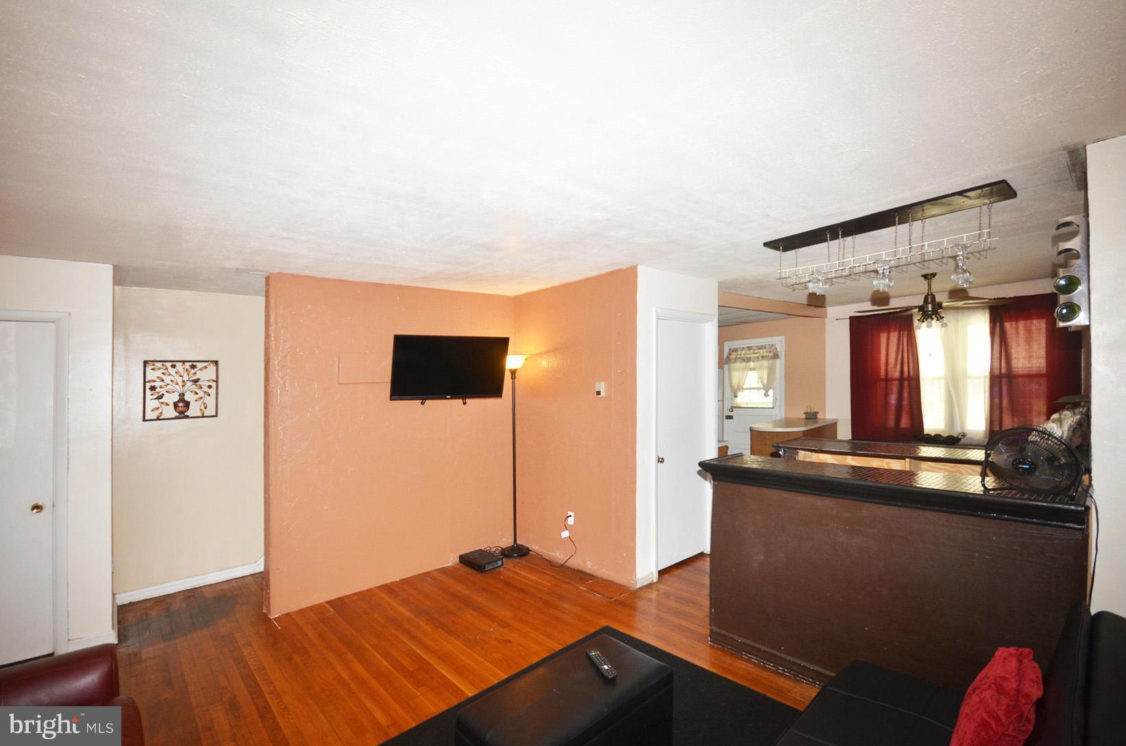 1411 Hopewell Avenue Baltimore, MD 21221 - Photo 3 of 26 Living Room