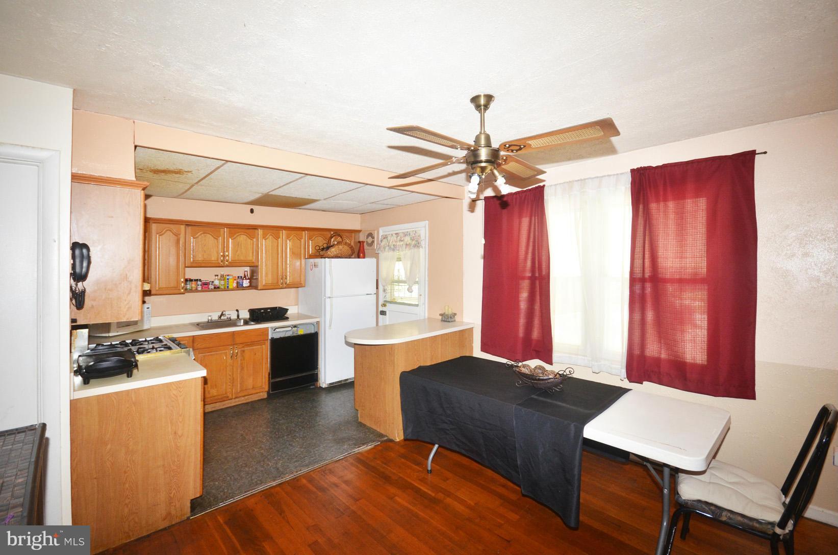 1411 Hopewell Avenue Baltimore, MD 21221 - Photo 6 of 26 Dining Room