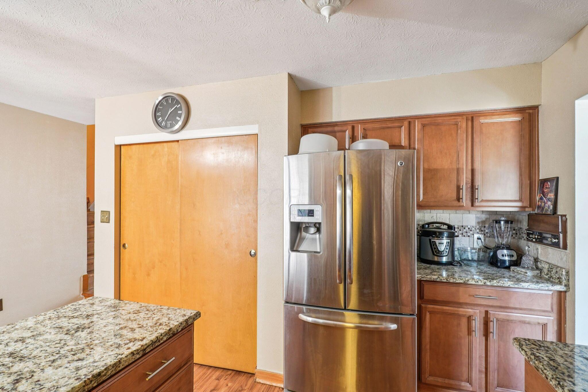 6231 Peach Tree Road Columbus, OH 43213 - Photo 3 of 40 31-web-or-mls-6231-peach-tree-rd