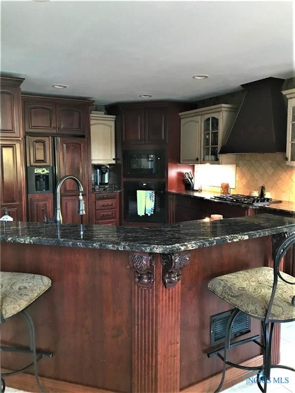 9432 Sheffield Road Perrysburg, OH 43551 - Photo 2 of 14 Gallery Image 2