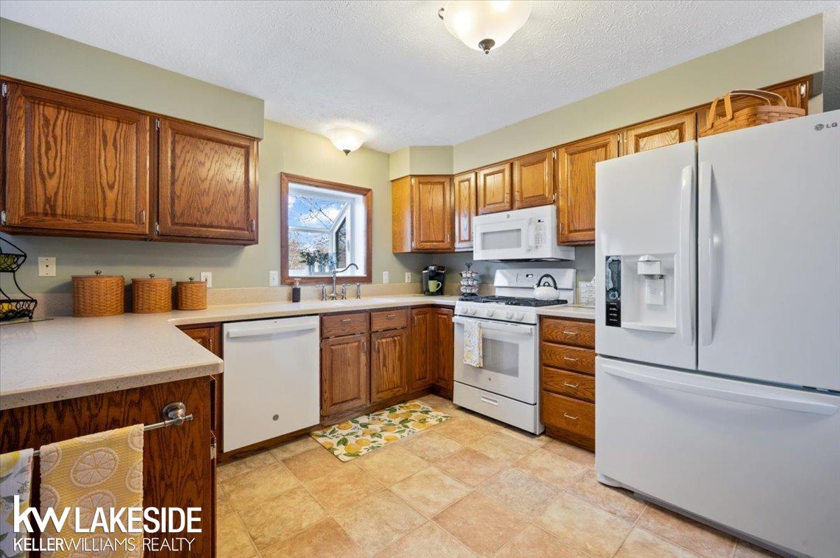 51980 Romeo Plank Road Macomb, MI 48042 - Photo 12 of 39 50203874-049e88c6-be02-481c-a690-ae939ec8104b.JPG