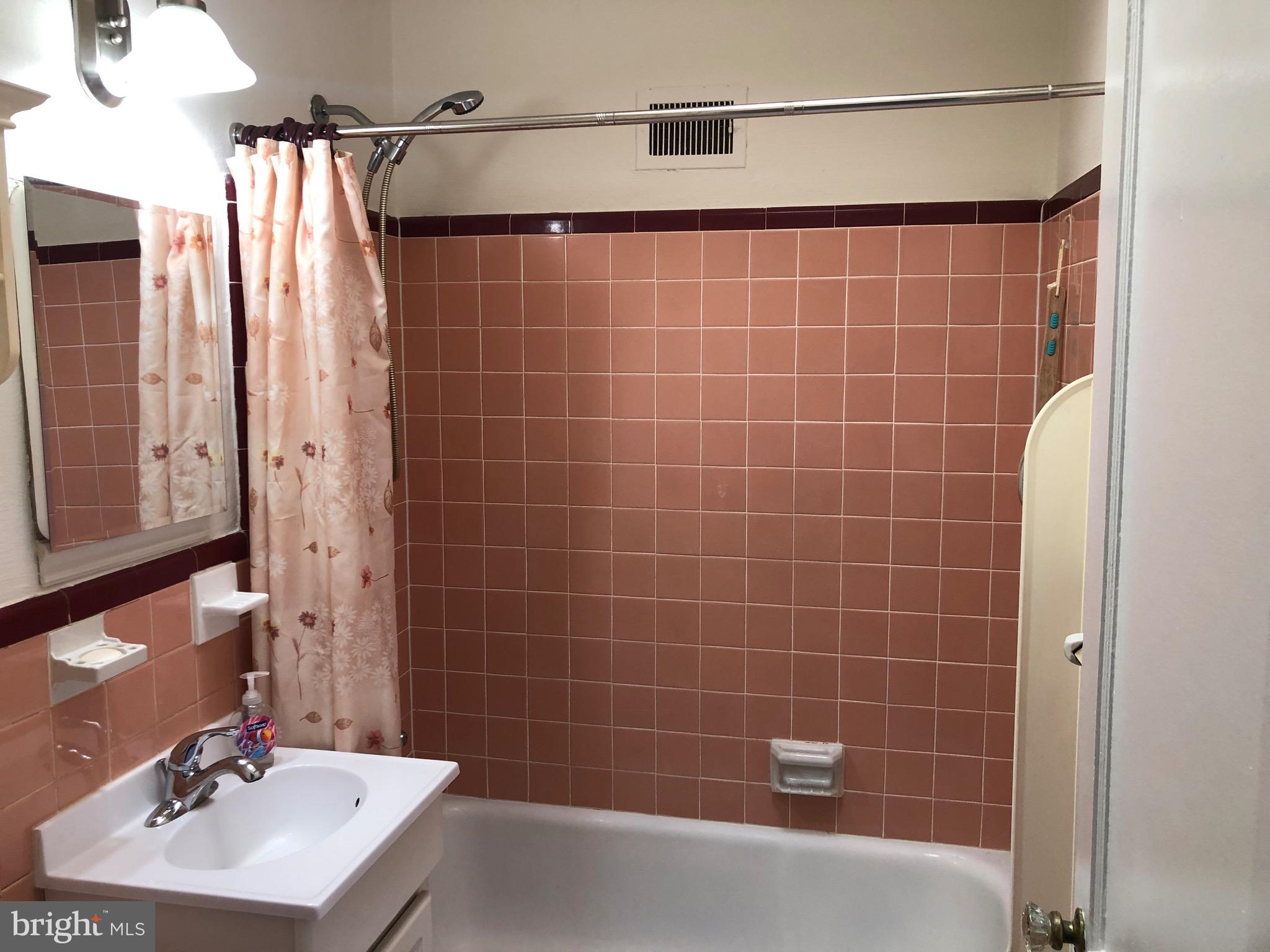 2807 Hellerman Street Philadelphia, PA 19149 - Photo 4 of 21