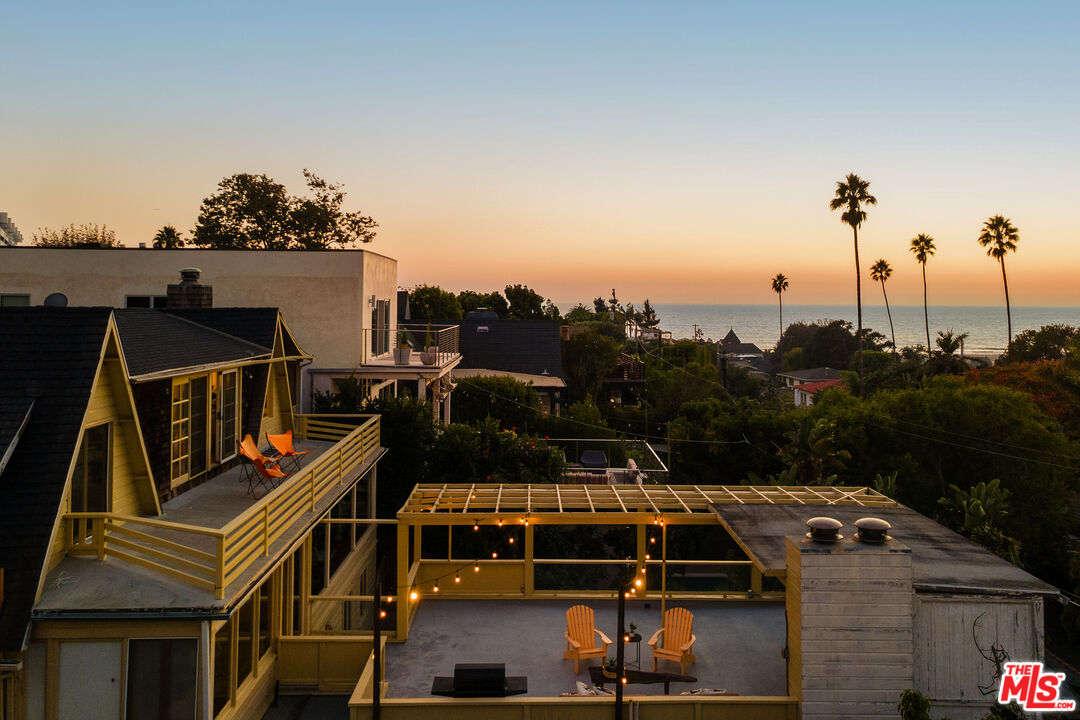 a picture of a city view