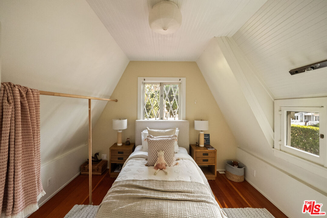 237 Mabery Road Santa Monica, CA 90402 - Photo 27 of 43 a view of a hallway with windows
