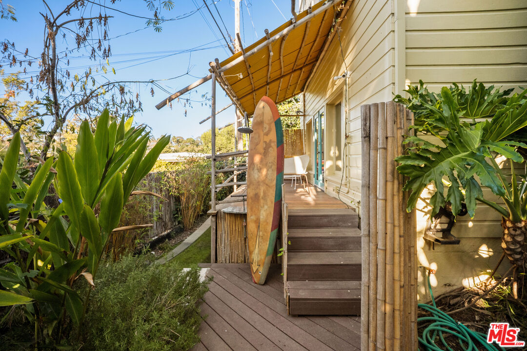 237 Mabery Road Santa Monica, CA 90402 - Photo 38 of 43 a view of entryway with wooden floor
