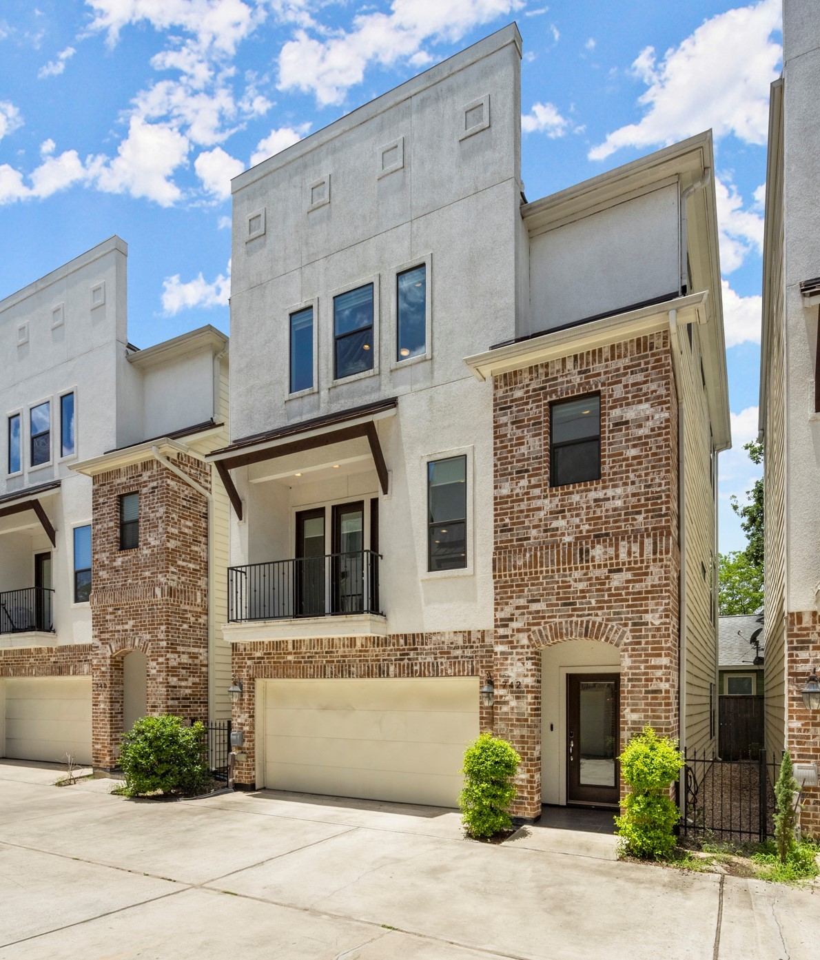 742 West 24th Street Houston, TX 77008 - Photo 2 of 29