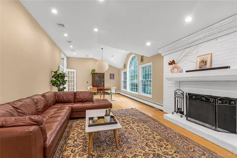 $2,495,000 | 11 Quaker Ridge Road, Glen Head, NY 11545