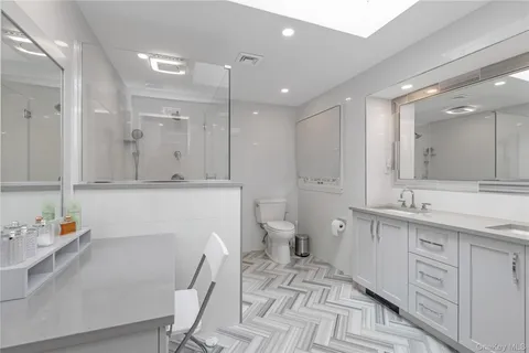 $2,495,000 | 11 Quaker Ridge Road, Glen Head, NY 11545