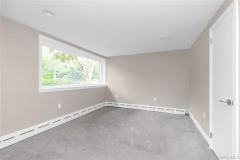 $2,495,000 | 11 Quaker Ridge Road, Glen Head, NY 11545