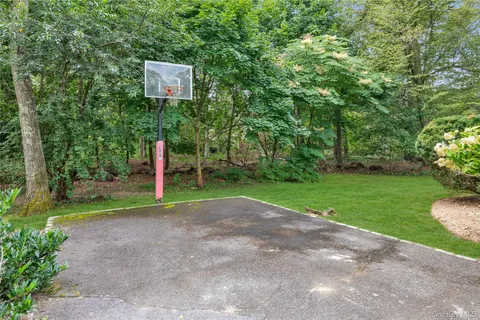 $2,495,000 | 11 Quaker Ridge Road, Glen Head, NY 11545