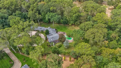 $2,495,000 | 11 Quaker Ridge Road, Glen Head, NY 11545