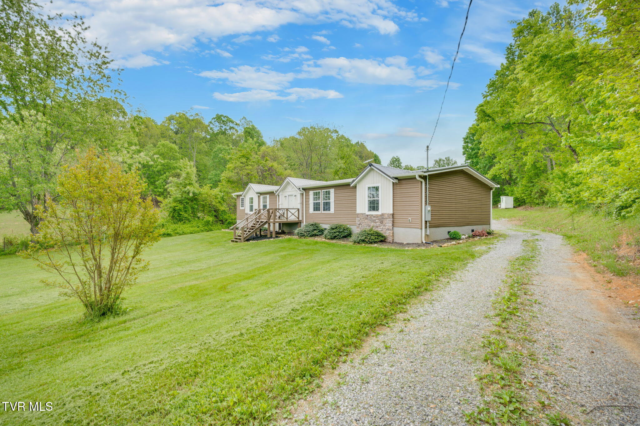 474 Thornburg Road Fall Branch, TN 37656 - Photo 2 of 87 003