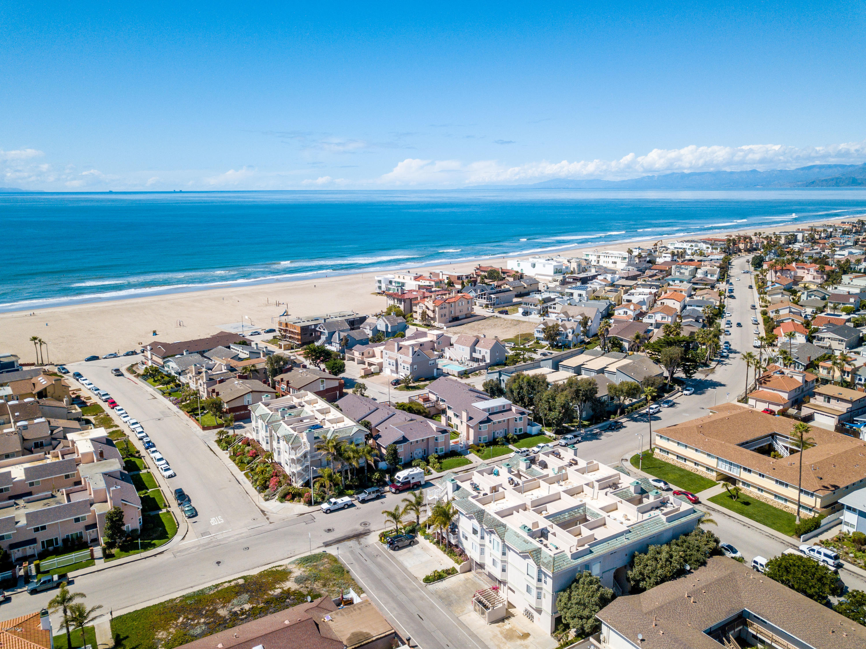1312 Mandalay Beach Road Oxnard, CA 93035 - Photo 3 of 33 1312 MBR MLS (32 of 35)